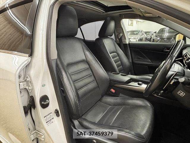 Lexus IS 2013-06 7358487-7