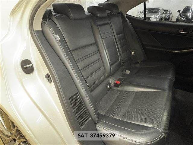 Lexus IS 2013-06 7358487-8