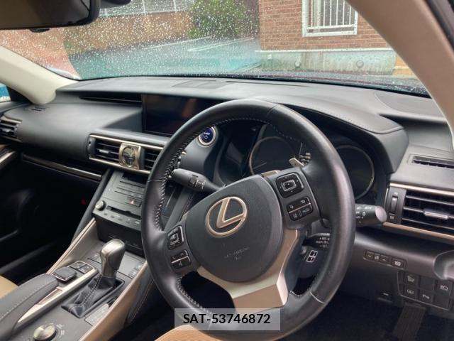 Lexus IS 2018-09 7358482-9