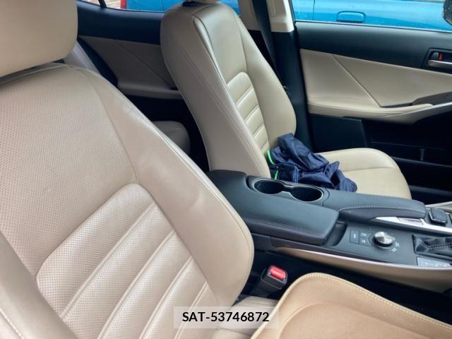 Lexus IS 2018-09 7358482-10