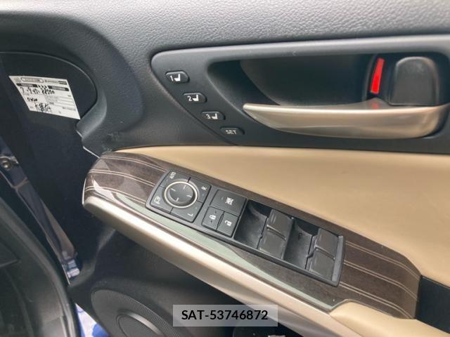 Lexus IS 2018-09 7358482-12