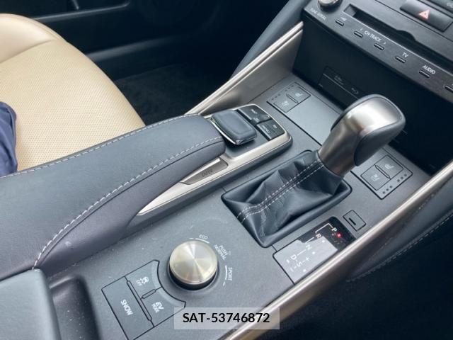 Lexus IS 2018-09 7358482-18