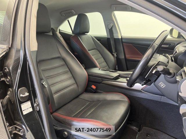 Lexus IS 2017-05 7358483-12