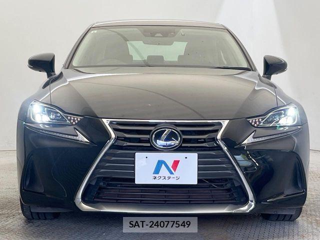 Lexus IS 2017-05 7358483-14