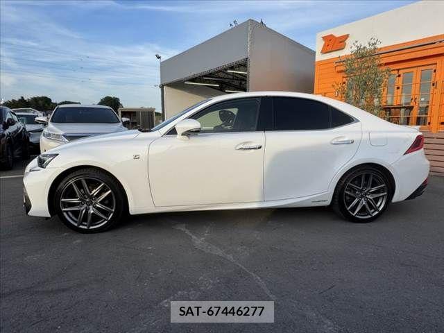 Lexus IS 2016-12 7358481-10