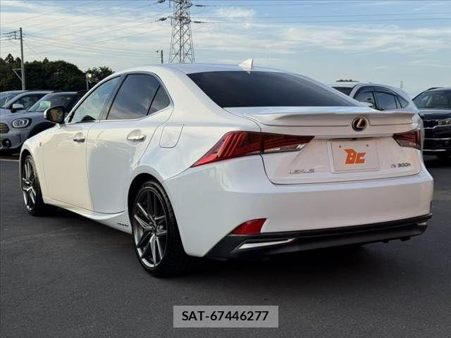 Lexus IS 2016-12 7358481-12