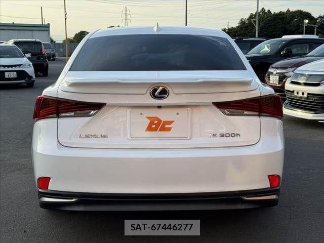 Lexus IS 2016-12 7358481-13