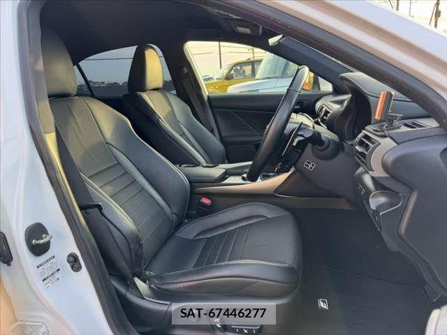 Lexus IS 2016-12 7358481-15