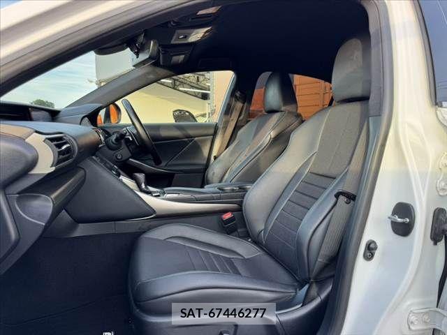 Lexus IS 2016-12 7358481-16