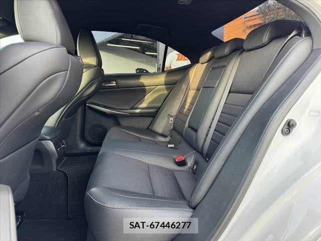 Lexus IS 2016-12 7358481-17