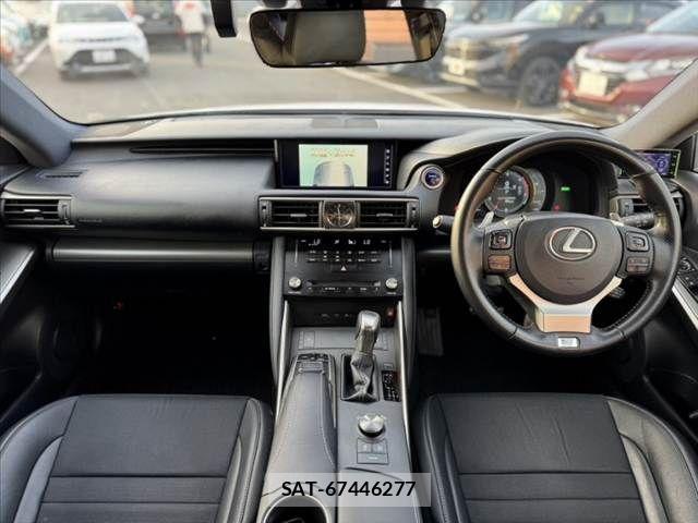 Lexus IS 2016-12 7358481-1