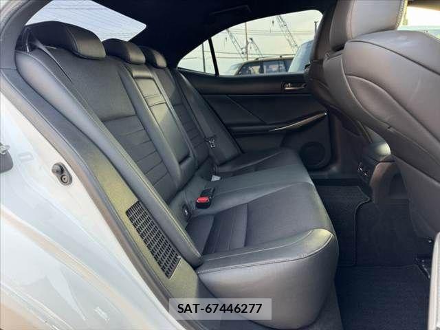 Lexus IS 2016-12 7358481-19