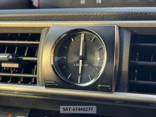 Lexus IS 2016-12 7358481-23