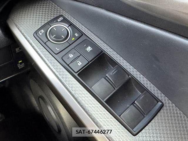 Lexus IS 2016-12 7358481-24