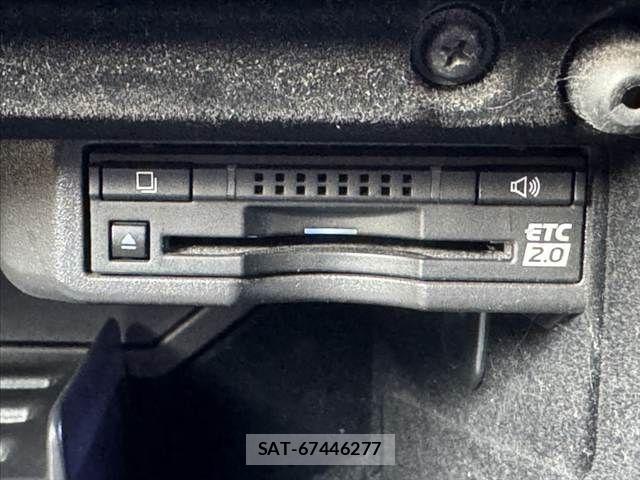 Lexus IS 2016-12 7358481-28