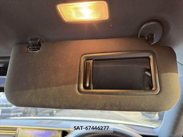 Lexus IS 2016-12 7358481-29
