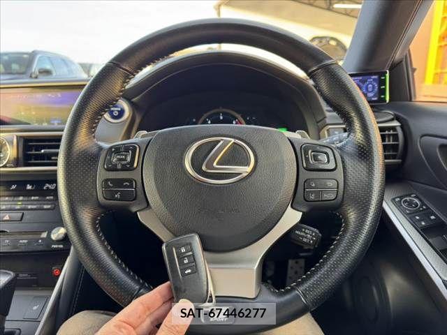 Lexus IS 2016-12 7358481-6