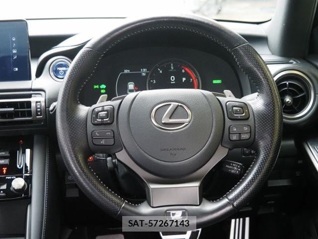 Lexus IS 2021-10 7392664-16
