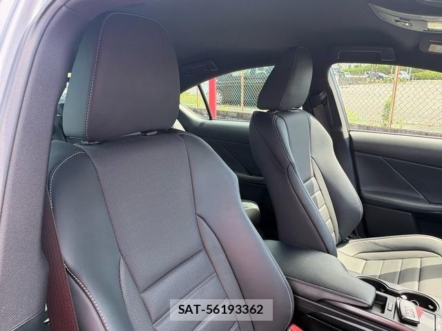 Lexus IS 2022-10 7455386-10