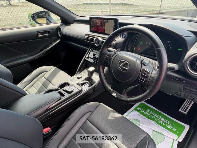 Lexus IS 2022-10 7455386-11