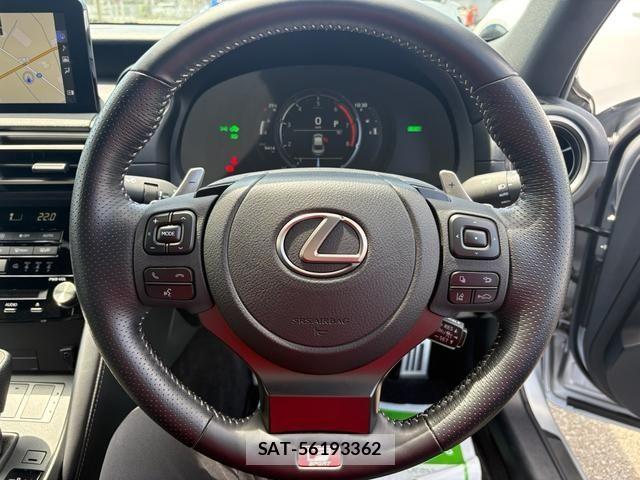 Lexus IS 2022-10 7455386-12
