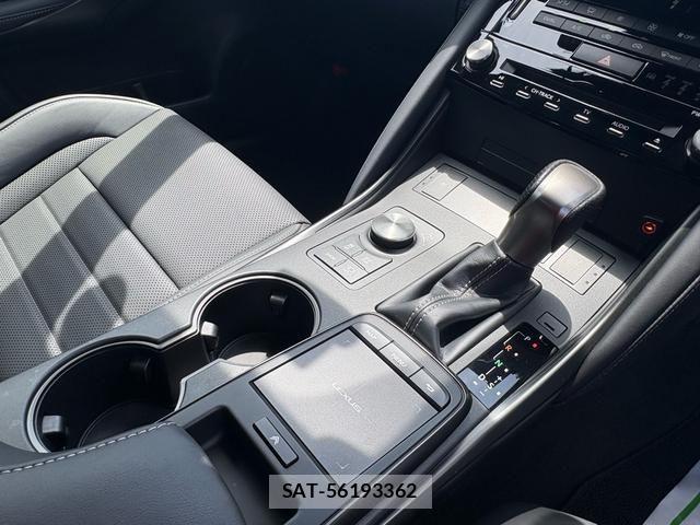 Lexus IS 2022-10 7455386-22