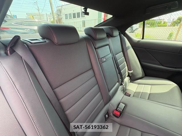 Lexus IS 2022-10 7455386-7