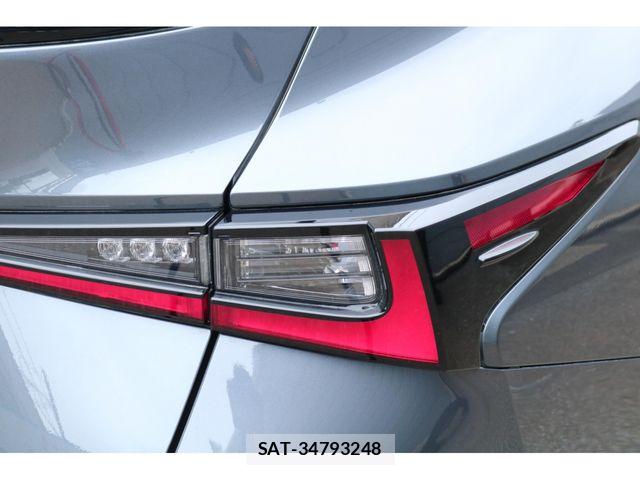 Lexus IS 2022-12 7455387-14