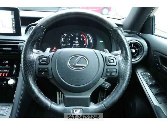 Lexus IS 2022-12 7455387-25