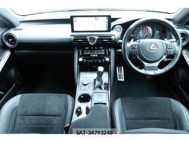 Lexus IS 2022-12 7455387-2