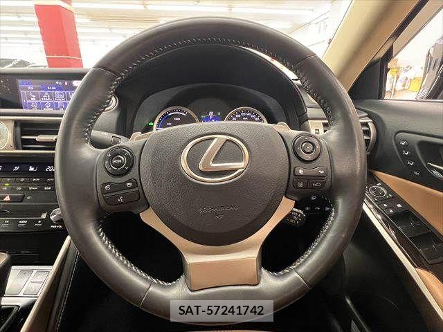 Lexus IS 2013-08 7455396-9