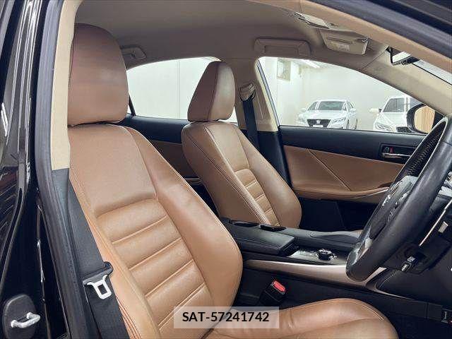 Lexus IS 2013-08 7455396-6