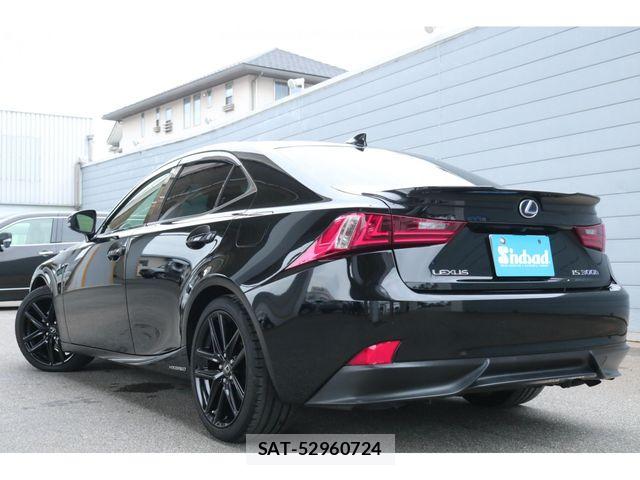 Lexus IS 2015-07 7455395-1