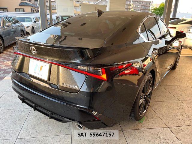 Lexus IS 2023-07 7509024-18