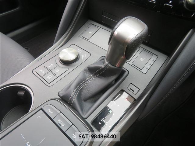 Lexus IS 2021-09 7501262-15