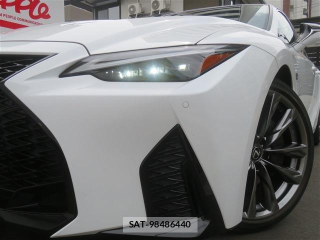 Lexus IS 2021-09 7501262-4