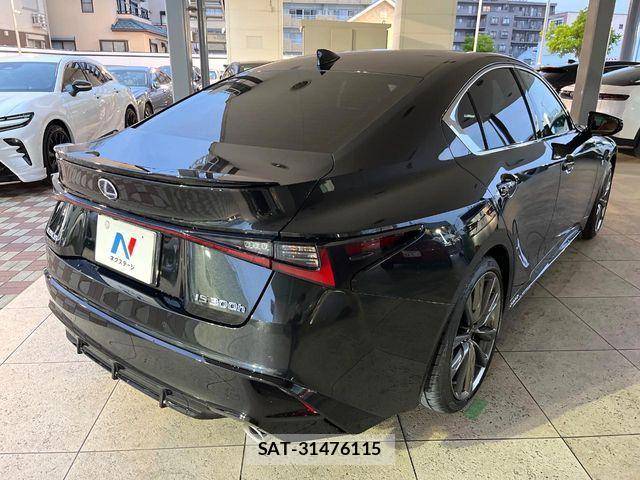 Lexus IS 2021-06 7509025-16