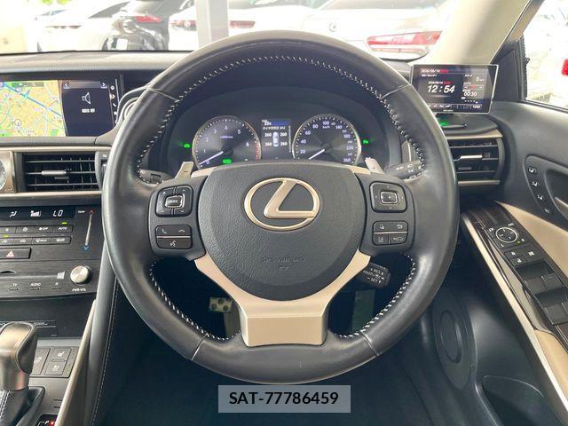 Lexus IS 2017-09 7562351-10