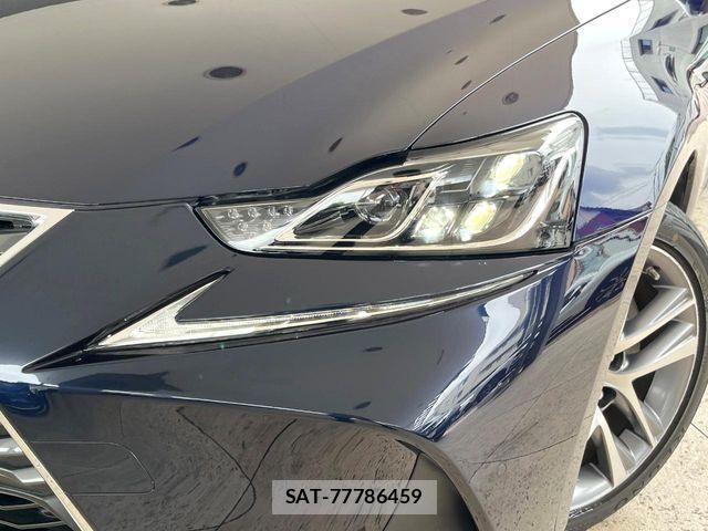 Lexus IS 2017-09 7562351-11