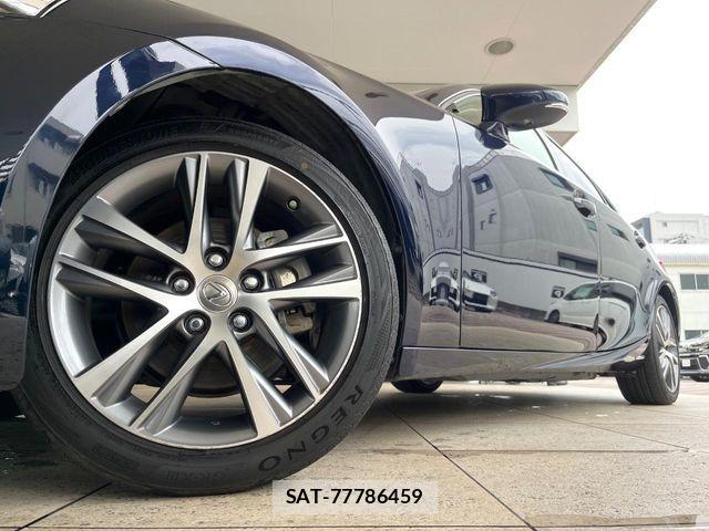 Lexus IS 2017-09 7562351-12