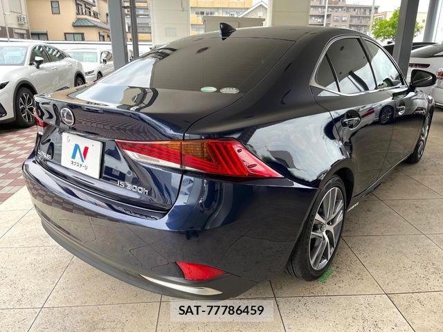 Lexus IS 2017-09 7562351-16