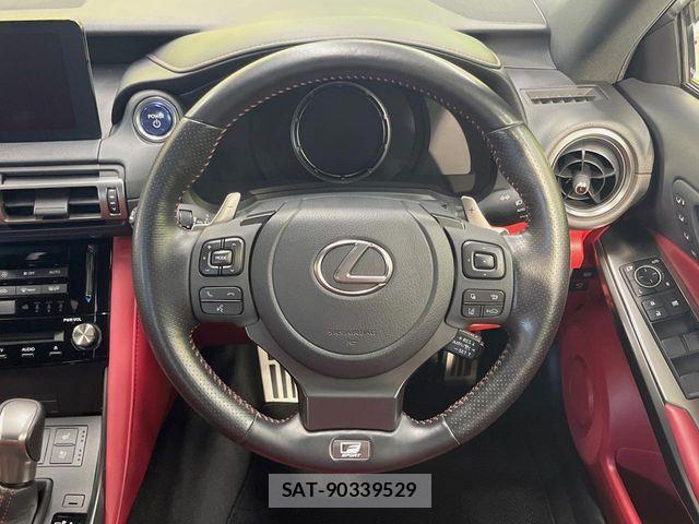 Lexus IS 2021-03 7562349-12