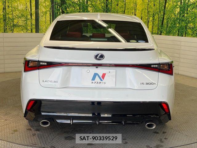 Lexus IS 2021-03 7562349-15