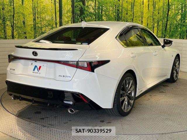 Lexus IS 2021-03 7562349-17