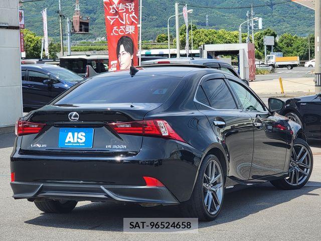 Lexus IS 2015-02 7562350-9