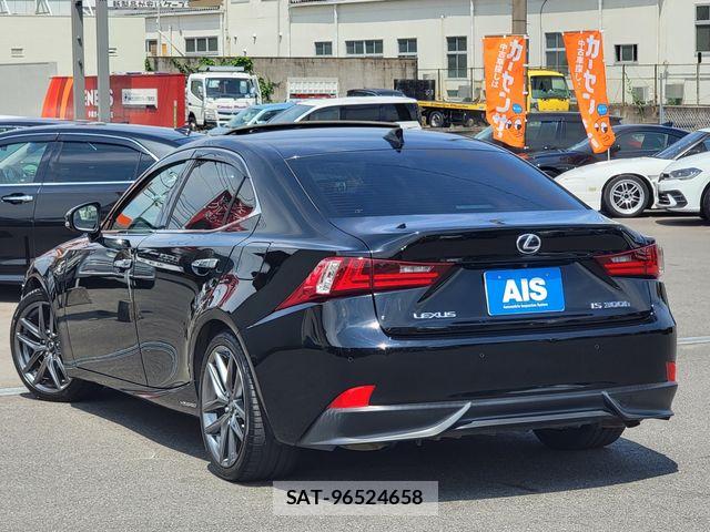 Lexus IS 2015-02 7562350-10