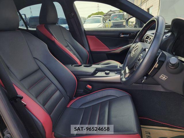 Lexus IS 2015-02 7562350-11