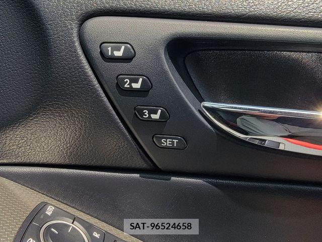 Lexus IS 2015-02 7562350-12