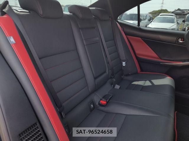 Lexus IS 2015-02 7562350-21
