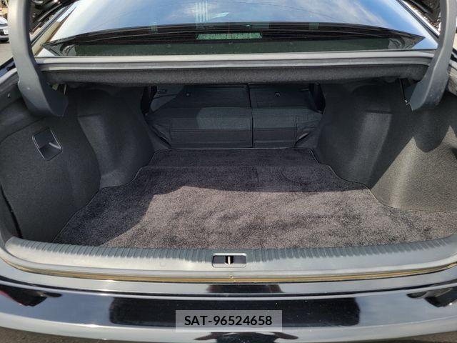 Lexus IS 2015-02 7562350-24